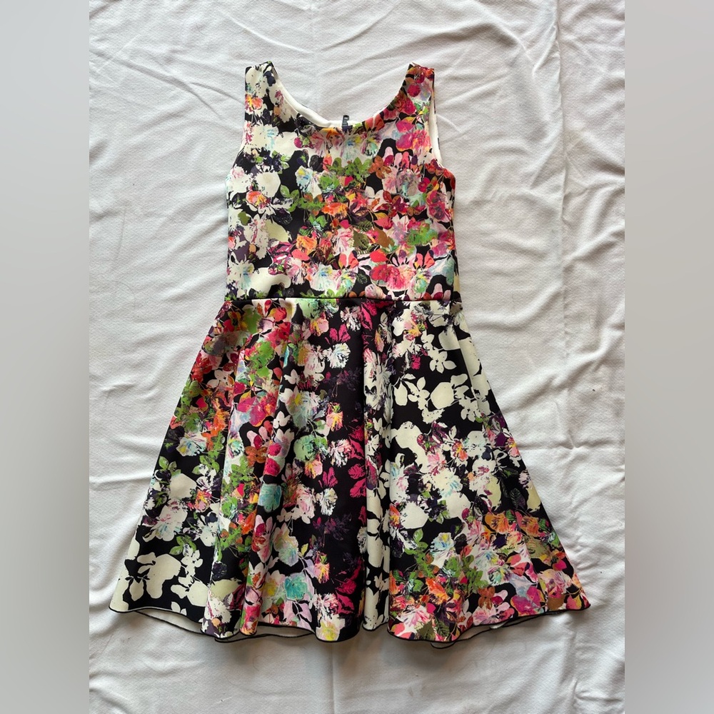 Zoe LTD floral dress
Size kids 14